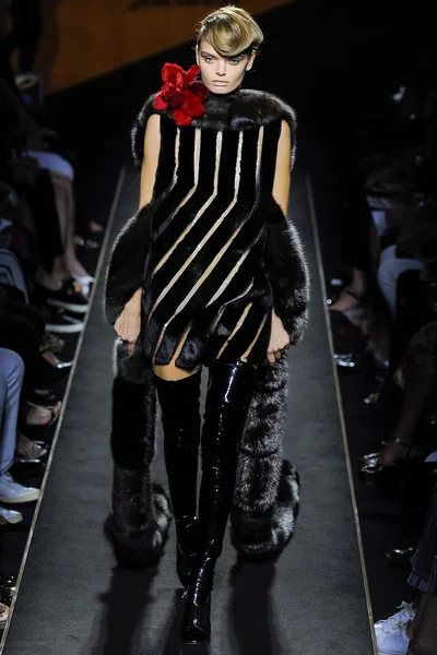 Look 12